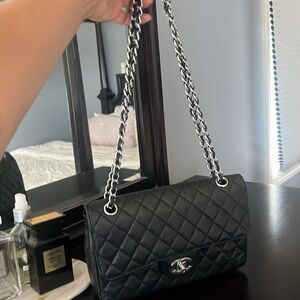 Chanel Black caviar medium classic. Vintage